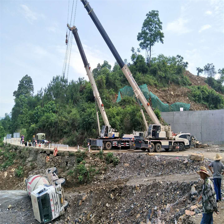南京玄武汽车掉沟里叫吊车救援要多少钱